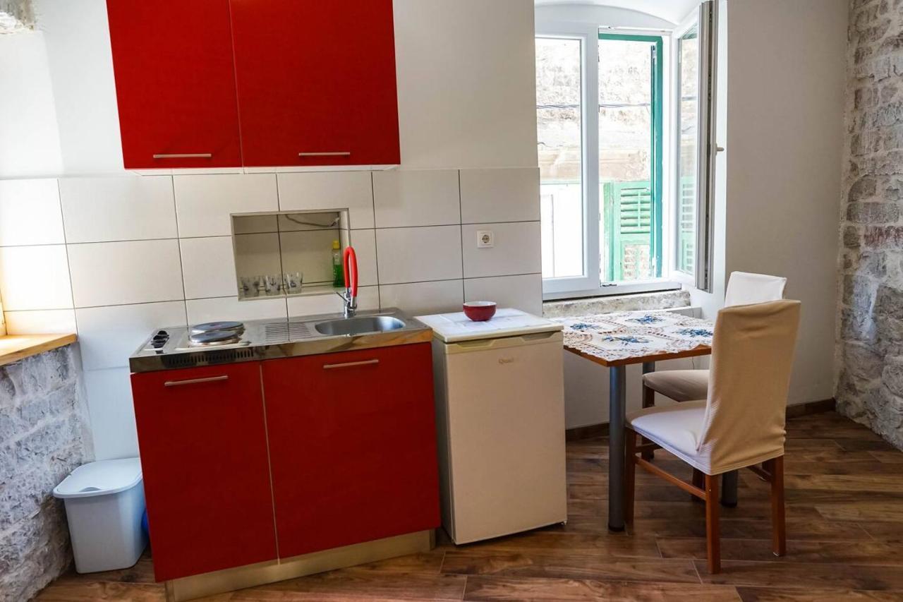 Studio Apartment In The Old City Of Шибеник Екстер'єр фото